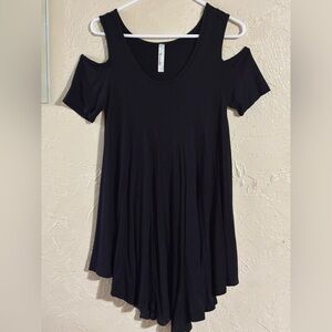 Emerald. Black Cold Shoulder Tshirt. Size S